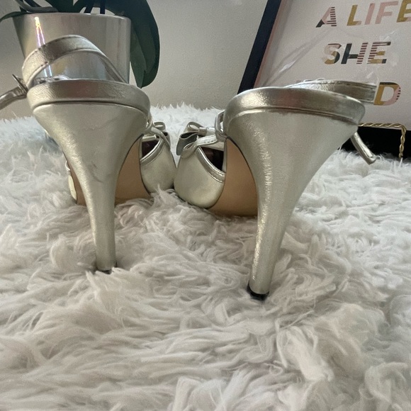 Beautiful J Renee Dressy Pump in Silver❤️❤️❤️PRICE DROP❤️❤️ - Picture 2 of 6